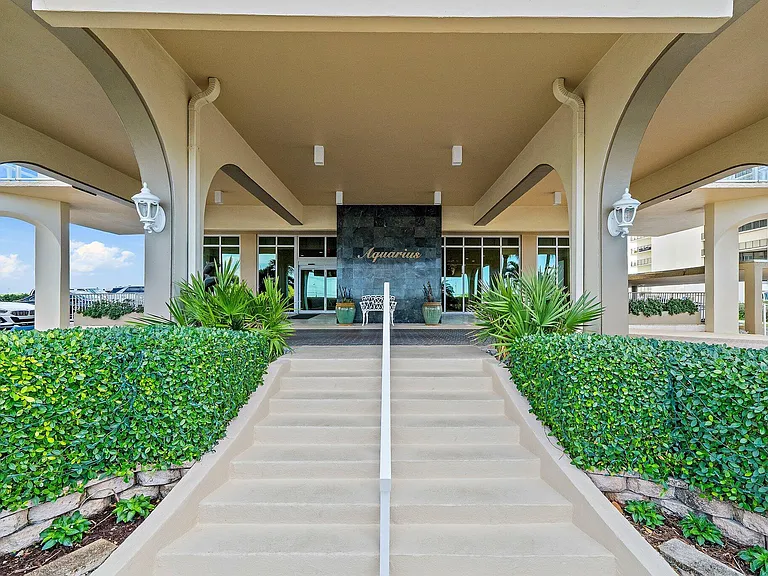 5440 N Ocean Dr #907 — Photo 60