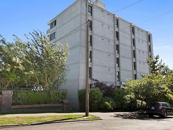 3rd image of 7 Highland Dr APT 104