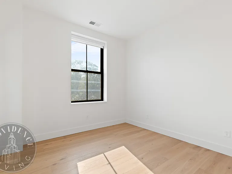 Blackstone Boulevard Residences — Photo 12