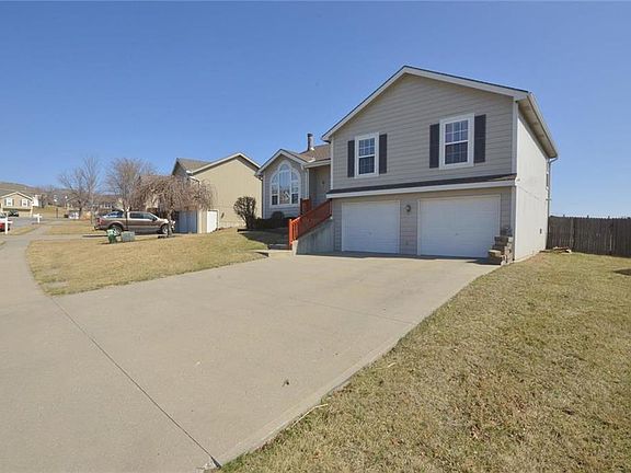 3rd image of 13745 Green Meadow Ct