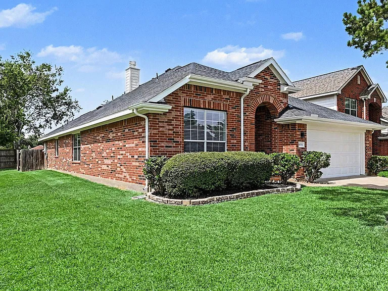 18314 Manorcliff Ln — Photo 27