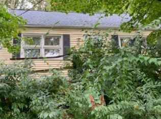 84 Star Lake Rd, Bloomingdale, NJ 07403