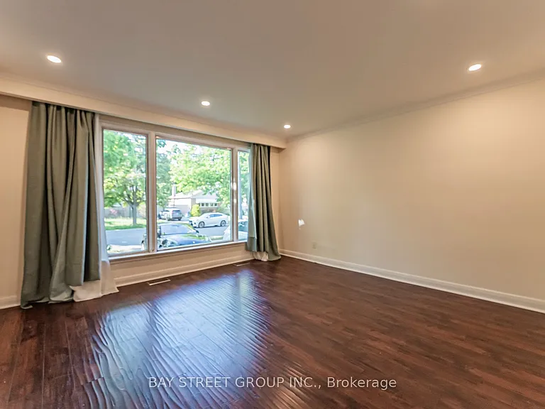 394 Centre St E #MAIN — Photo 3