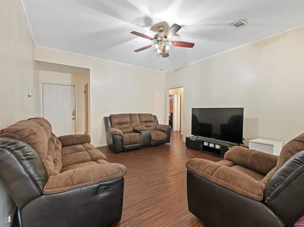 2505 Conquest Cir, Bryan, TX 77803