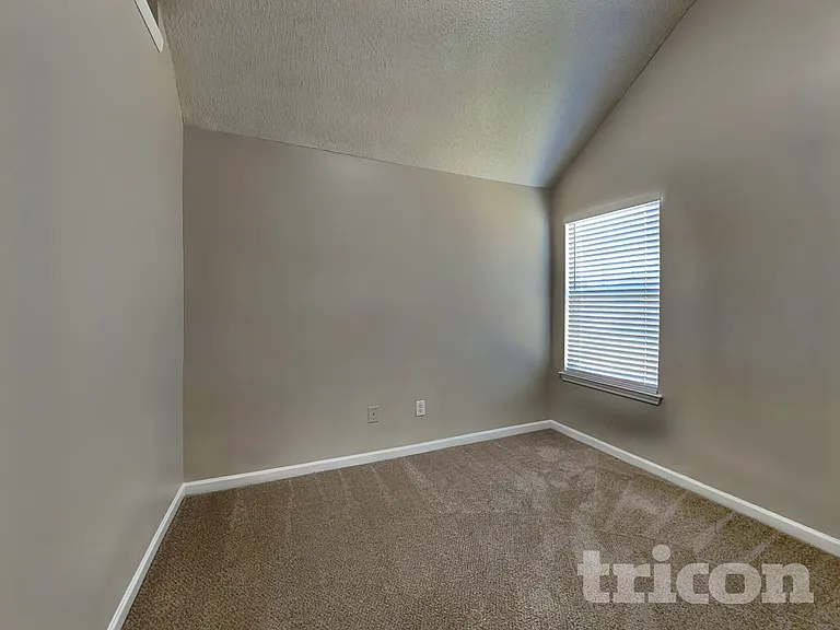 2135 Mulberry Ln — Photo 12