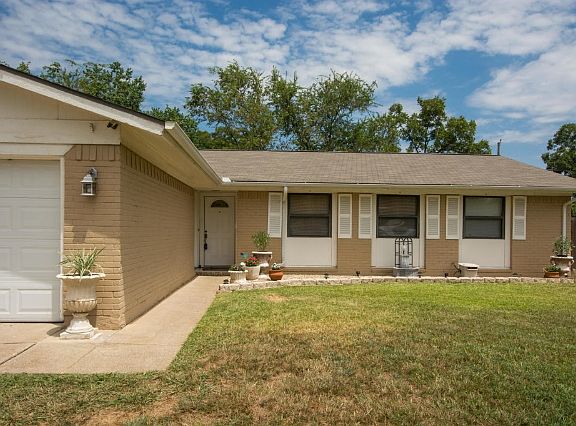 5th image of 702 Midway Dr W