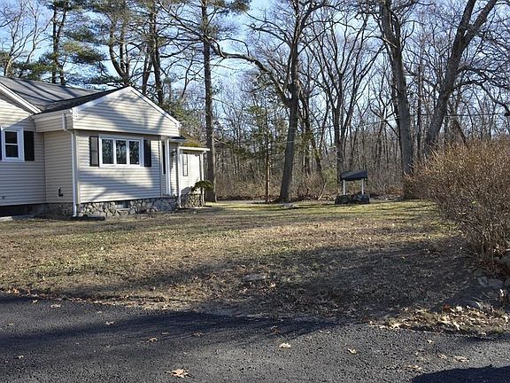 4th image of 160 Lake Dr