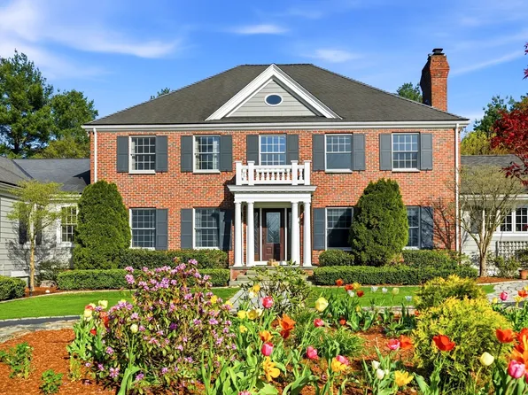 568 Wellesley St, Weston, MA 02493