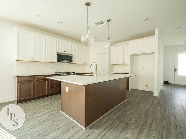 2139 N Osmun Ave — Photo 8