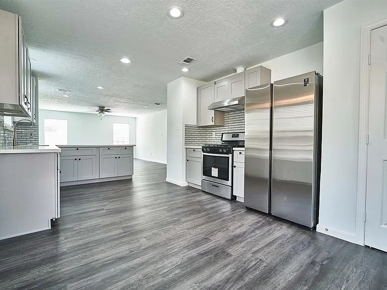 11011 Landsbury Ct — Photo 16