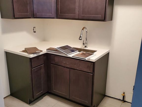 4th image of 410 Linden St APT 4