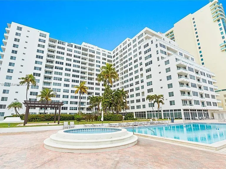 5005 Collins Ave #1523 — Photo 43