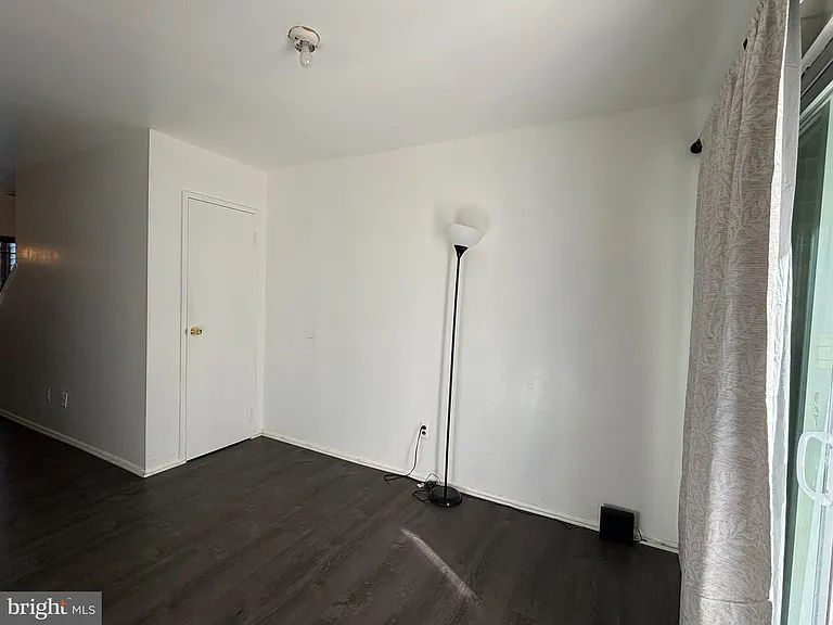 2404 Bayberry Ct — Photo 5