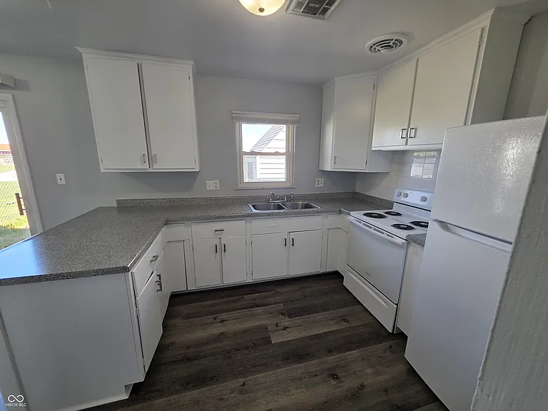 3823 Biscayne Rd — Photo 6