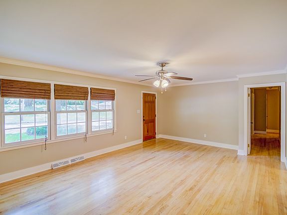 5th image of 1815 Eisenhower Dr