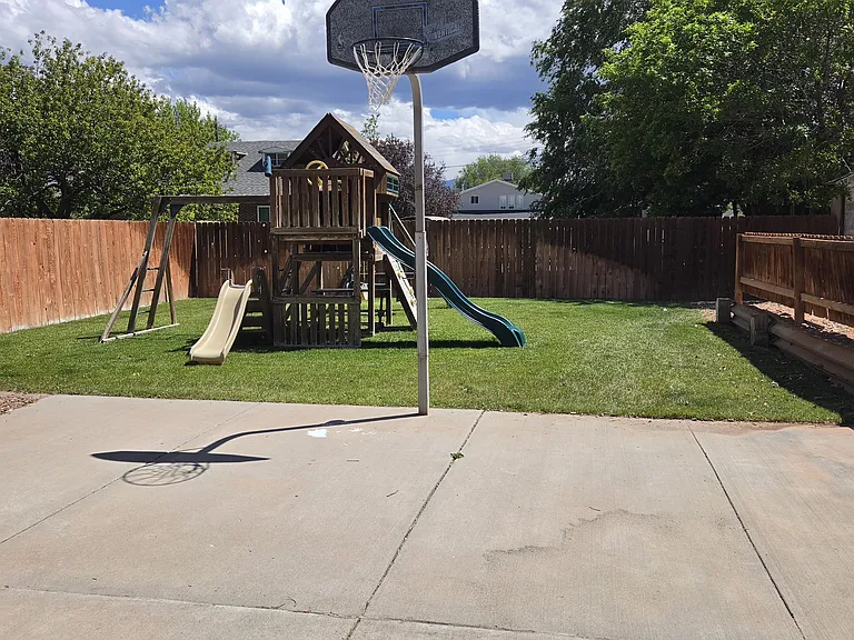 359 S 300 W — Photo 3