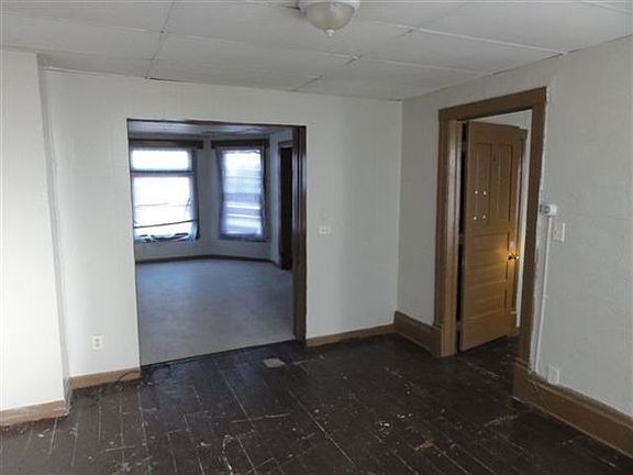 300 Saginaw (lower unit) 002