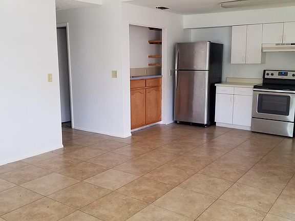 3rd image of 917 Turner St #A