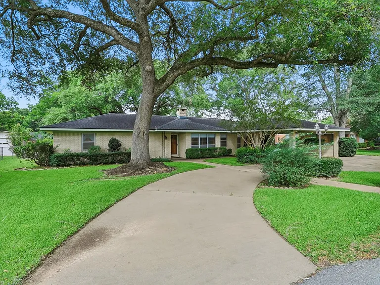 1335 Kathy Ave — Photo 4