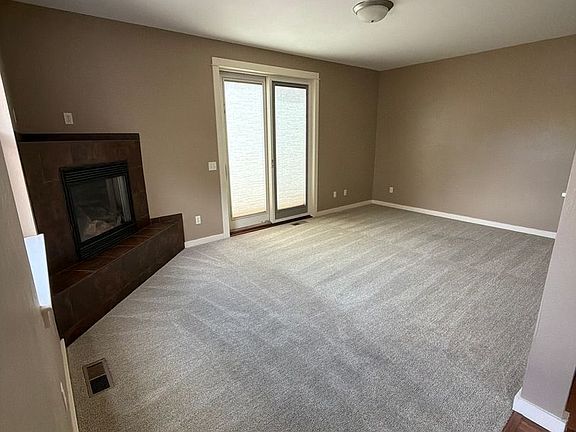3rd image of 712 Forestglen Dr APT A
