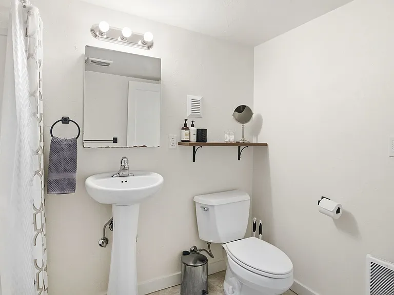 518 W 23rd Ave — Photo 19