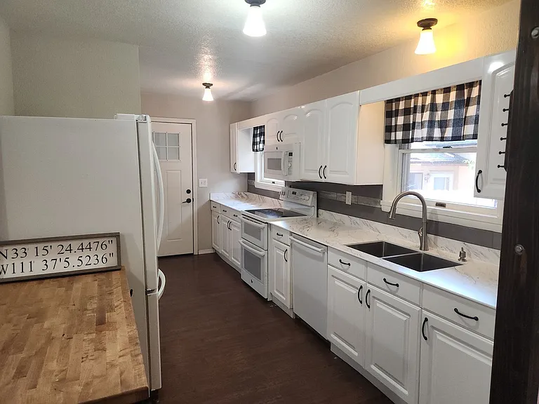 1311 N Matterhorn Rd — Photo 5