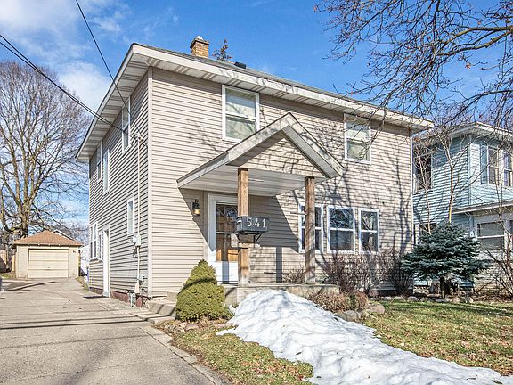 3rd image of 541 Knapp St NE