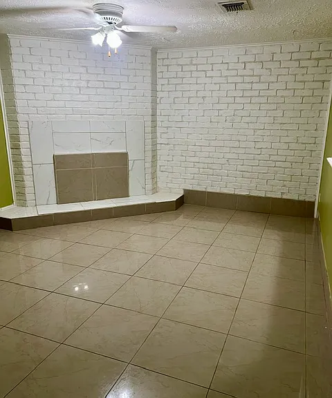 8372 Leamont Dr — Photo 2