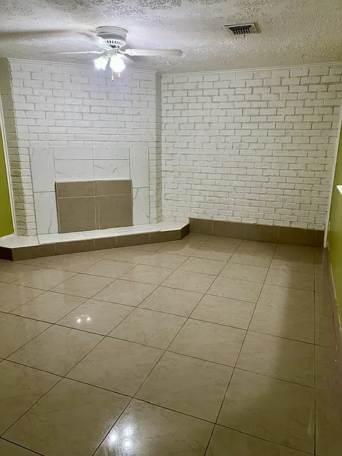 Building Photo - 8372 Leamont Dr