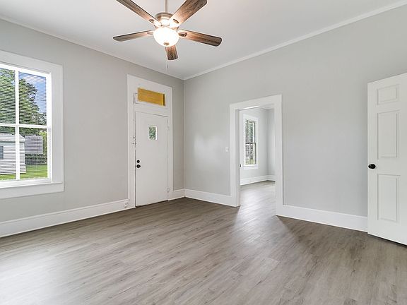 4th image of 405 Congress St