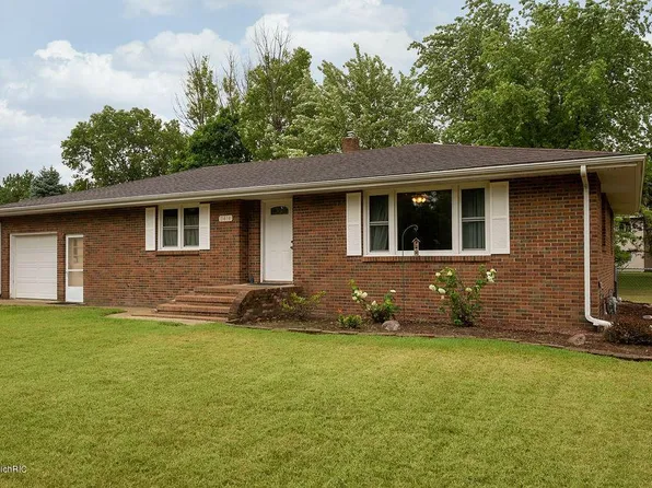 2414 Shoreham Dr, Saint Joseph, MI 49085