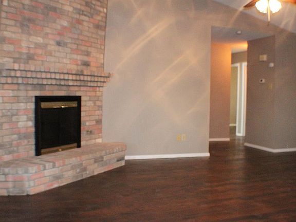 5th image of 4723 Crested Rock Dr