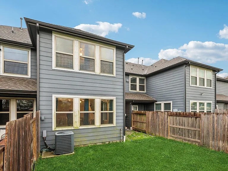7333 Hinsdale Dr — Photo 6