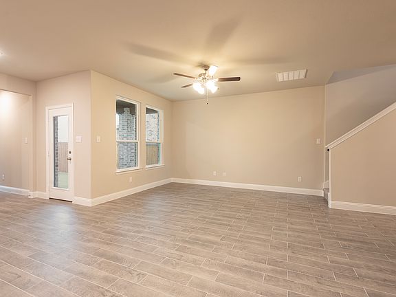 5th image of 708 Amenduni Ln