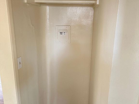 4th image of 10210 Darby Ave APT 4