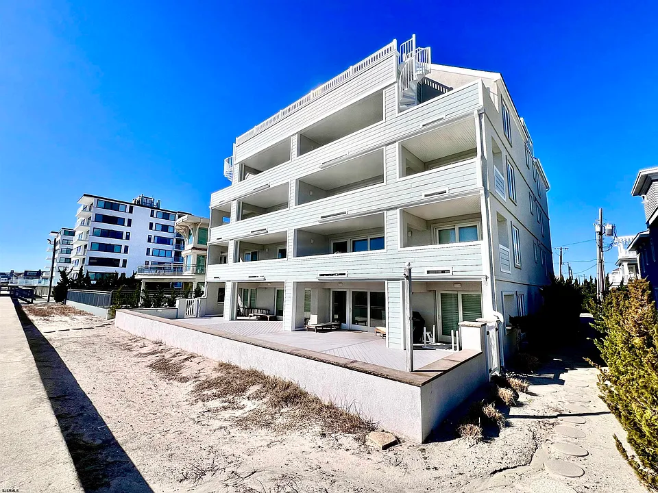 1703 Beach Ter #4N