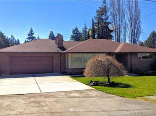 8530 Holly Ln, Edmonds, WA 98026