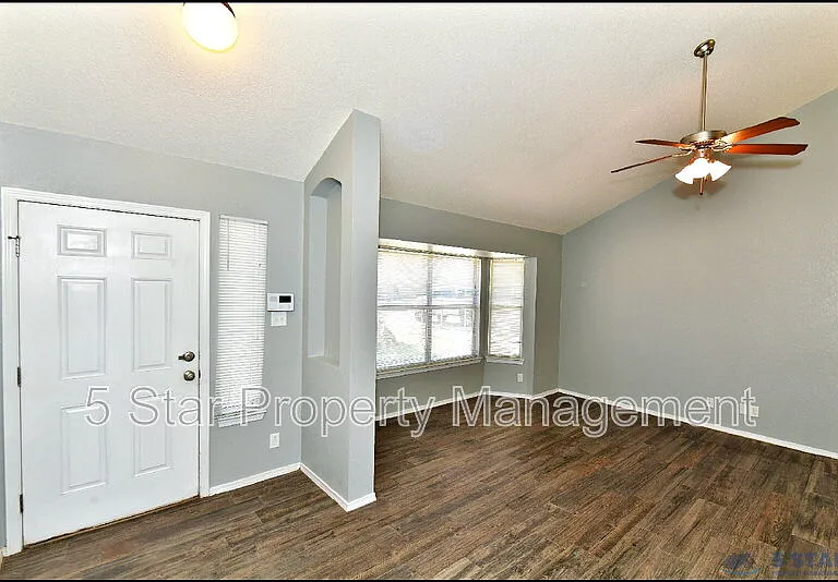 804 Margarita St — Photo 7