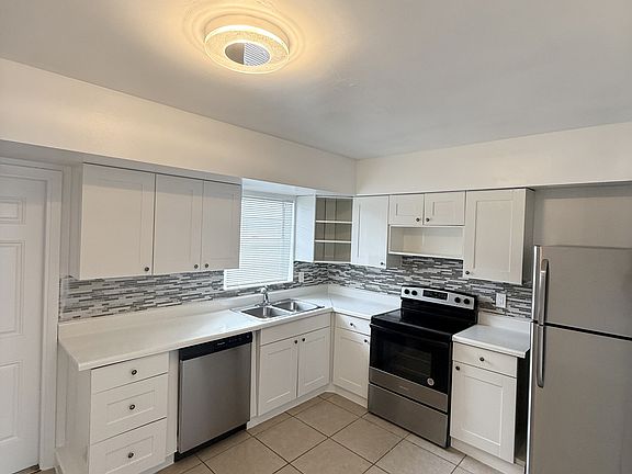 5th image of 241 SE Park St APT 3