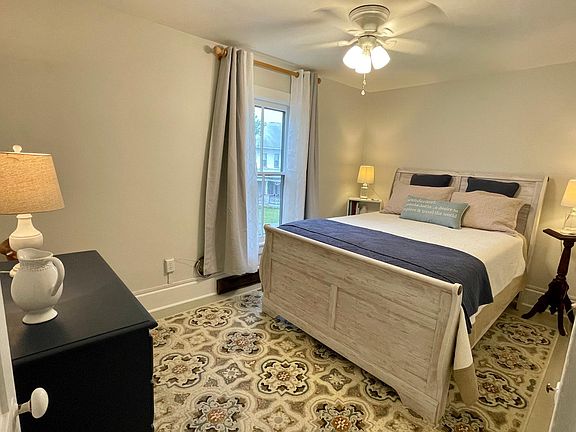 2nd image of 402 E Linn St #2