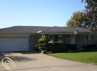 37025 Almont Dr W, Sterling Heights, MI 48310