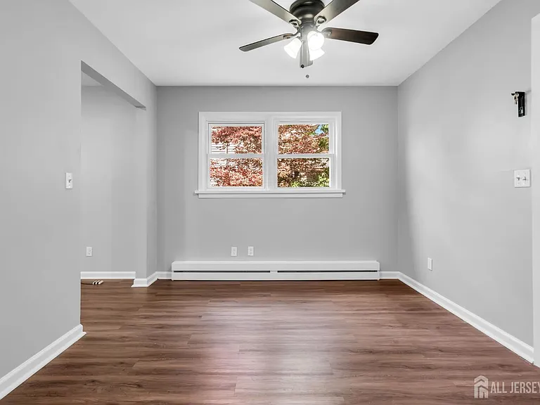 368-370 Voorhees Ave #370 — Photo 8