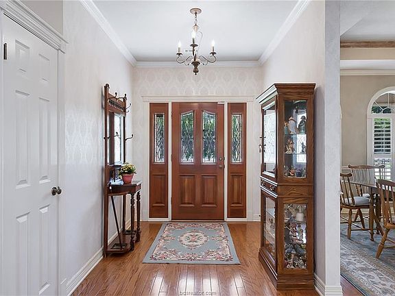 5th image of 4708 Williamsburg Dr