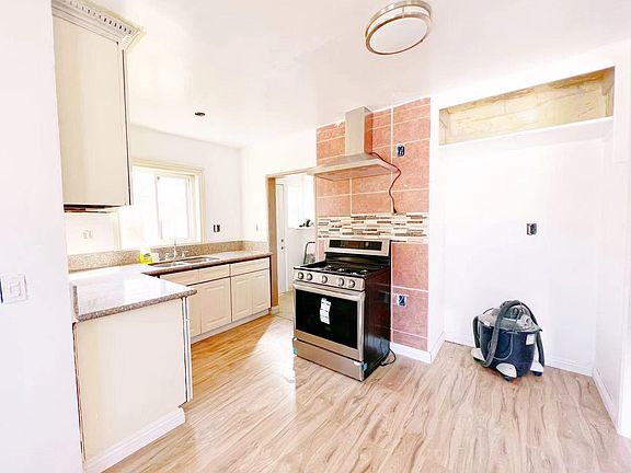 5th image of 301 Pomelo Ave #1