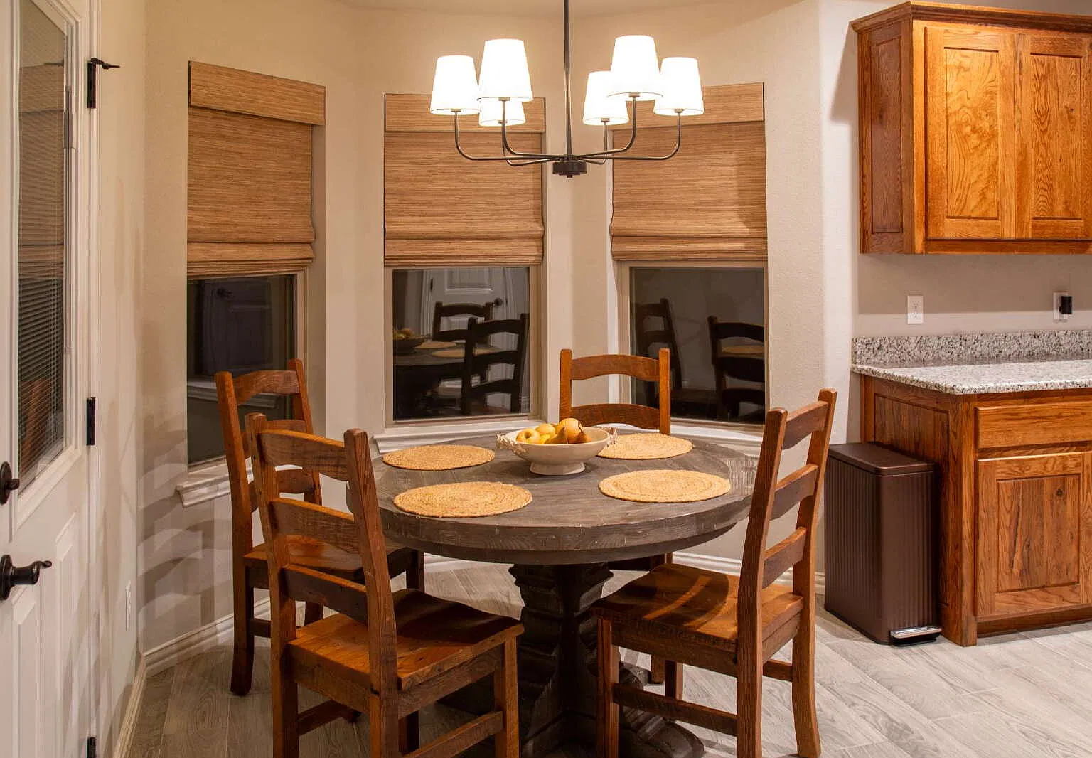 3 bed, 2.0 bath, 1575 sqft, $3,950 — Photo 2