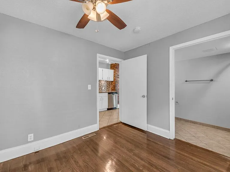 4226 Locust St — Photo 14