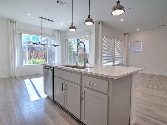 5th image of 1626 Garden Farms Ave