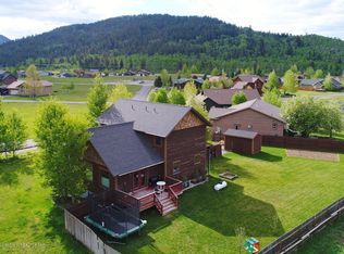 704 Palisades Ln, Alpine, WY 83128