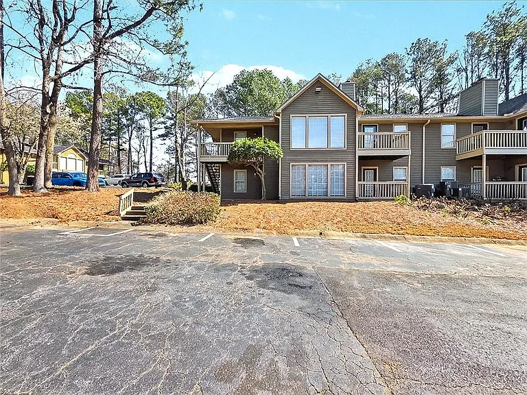 1702 Country Park Dr SE — Photo 1