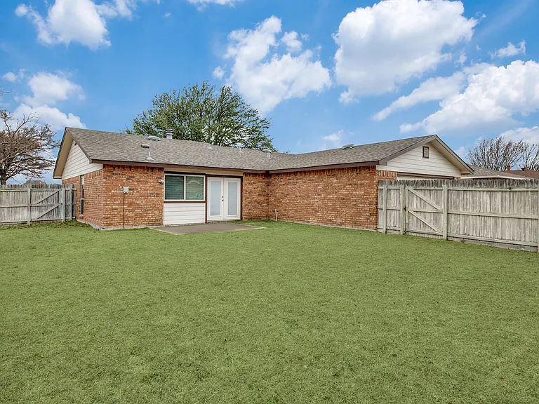 1113 San Antonio Ct — Photo 10